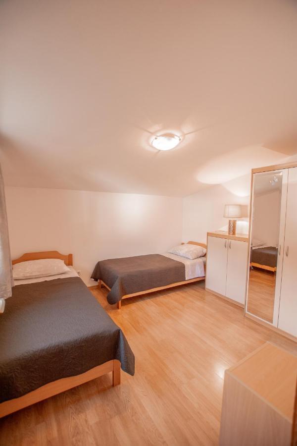 Apartments Lea ポレッチ エクステリア 写真